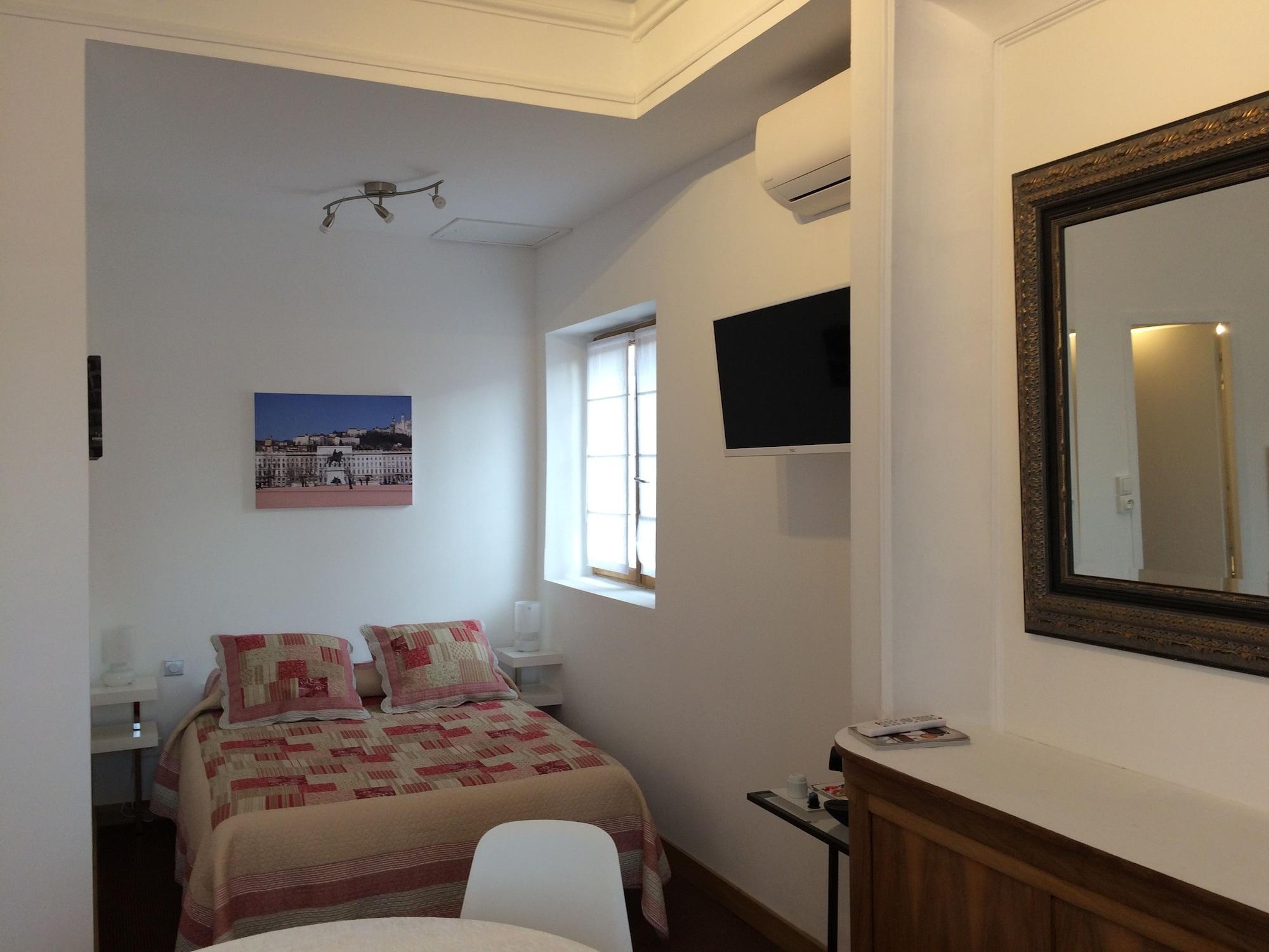 B&B "Clos Feuillat" リヨン エクステリア 写真